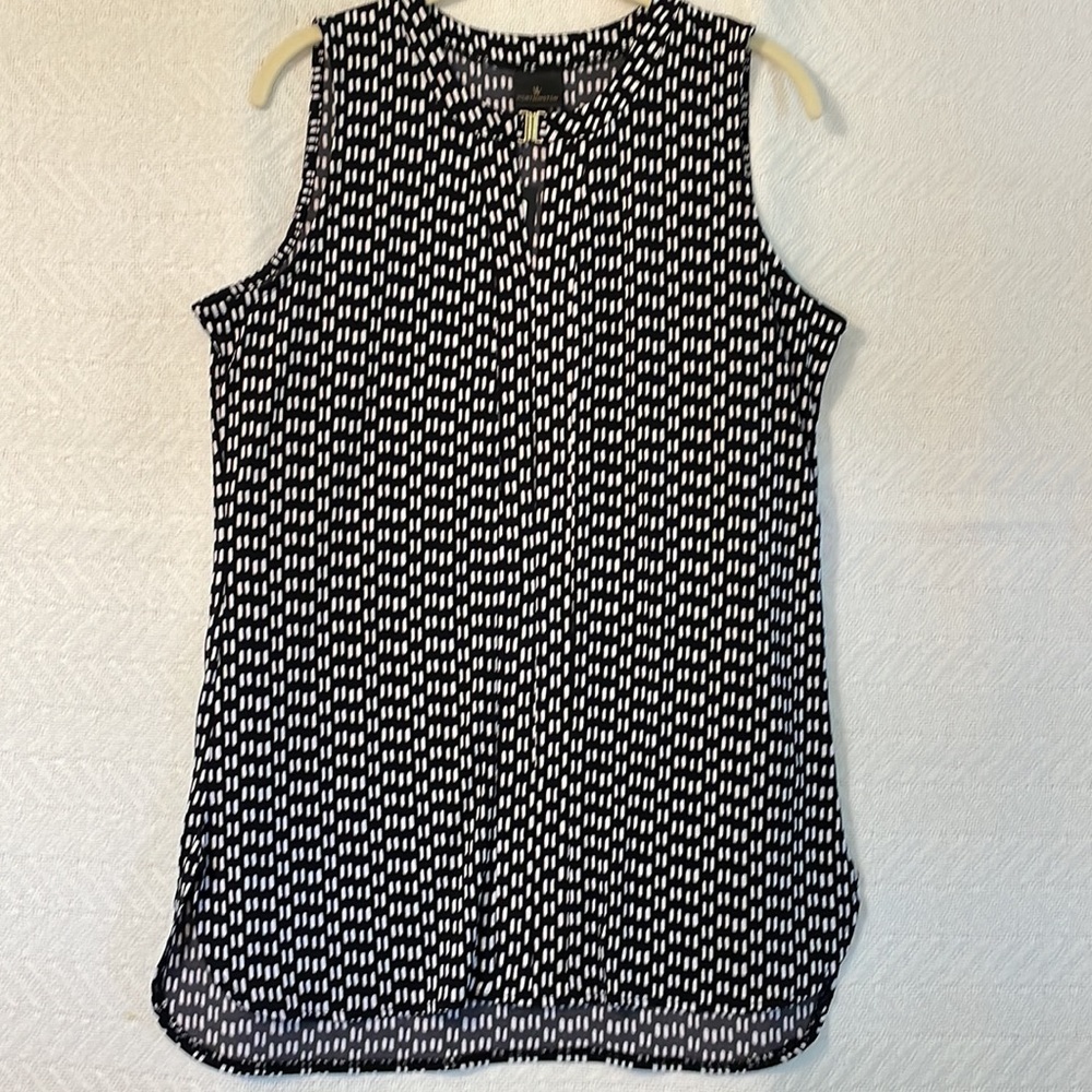 Worthington Keyhole Tunic Black White all over Geo Print Top Sleeveless Size M